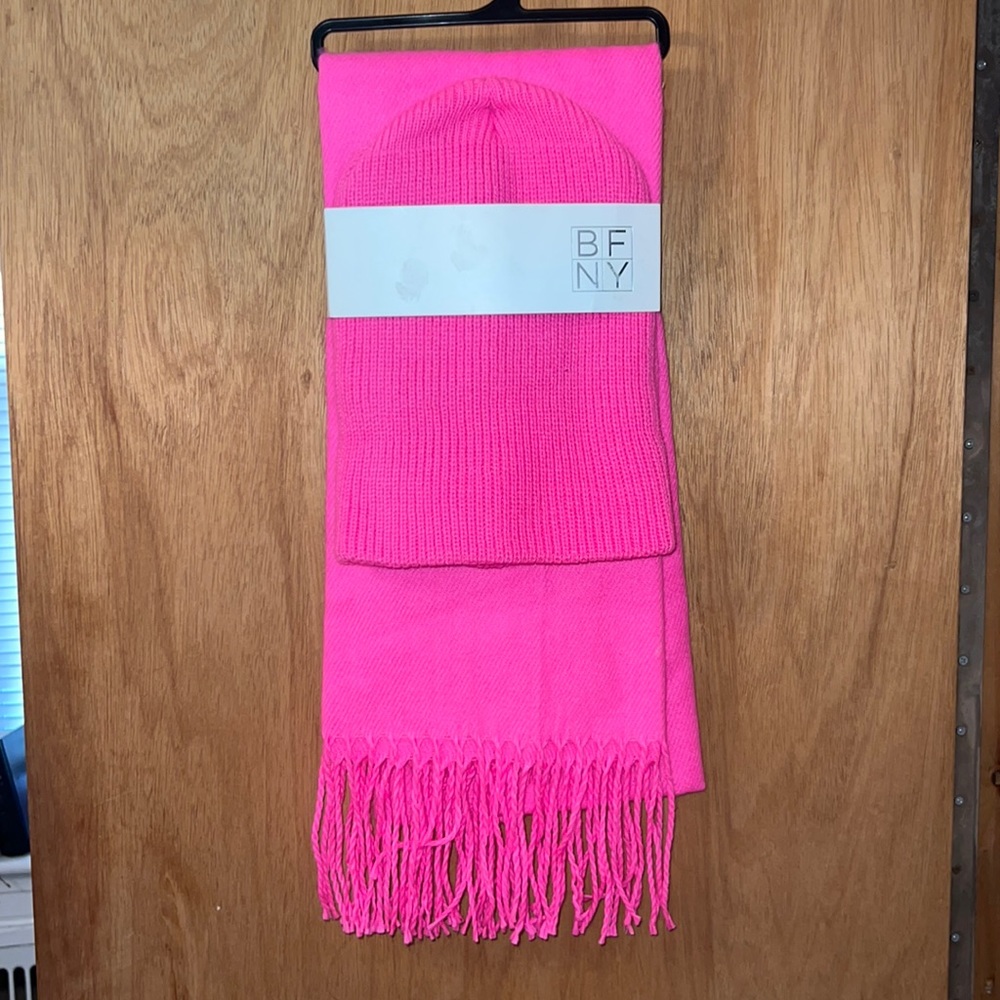 NWT Berkshire fashion NY bright pink hat and scarf set